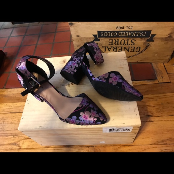 Used once Spring shoes size 9 - Picture 2 of 5